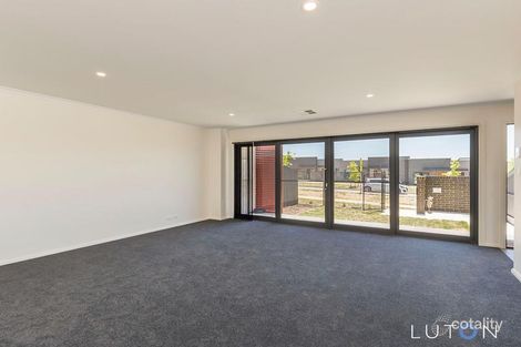 5 Finemore St, Coombs, ACT 2611