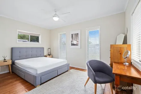 Property photo of 9 Mediterranean Drive Benowa QLD 4217