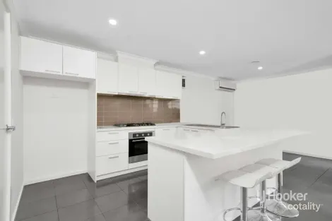 Property photo of 8 Mingay Close Truganina VIC 3029
