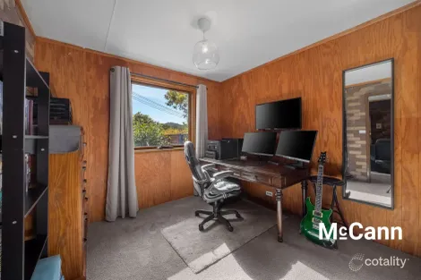 Property photo of 52 Holden Crescent Wanniassa ACT 2903