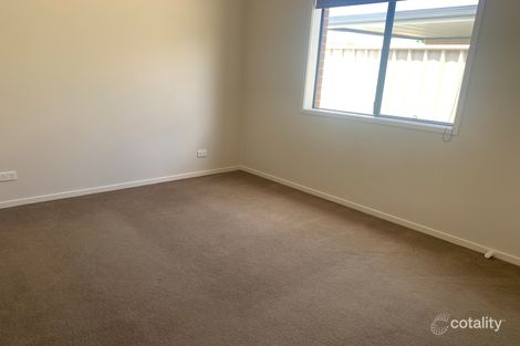 Property photo of 17 McMeeken Way Epsom VIC 3551