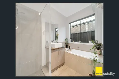 Property photo of 3 Cuttlefish Circuit Tarneit VIC 3029