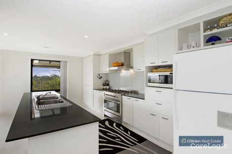 Property photo of 16 Mayfair Drive Drouin VIC 3818