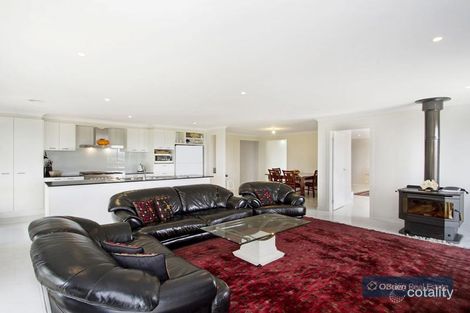 Property photo of 16 Mayfair Drive Drouin VIC 3818