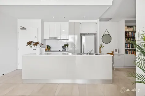 Property photo of 2010/33 T E Peters Drive Broadbeach Waters QLD 4218