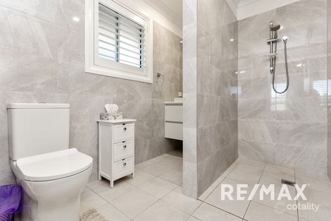 Property photo of 2/13 Jimberoo Loop Gobbagombalin NSW 2650