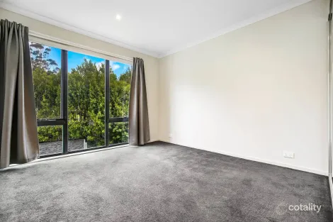 Property photo of 12 Greenwich Crescent Bundoora VIC 3083