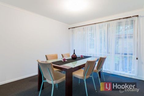 Property photo of 54 Ravenhill Crescent Endeavour Hills VIC 3802