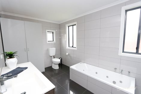 Property photo of 19 Cootamundra Road Temora NSW 2666