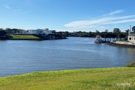 19 North Bank Ct, Helensvale, QLD 4212