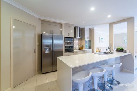 Property photo of 2/33 Drake Avenue Paradise Point QLD 4216