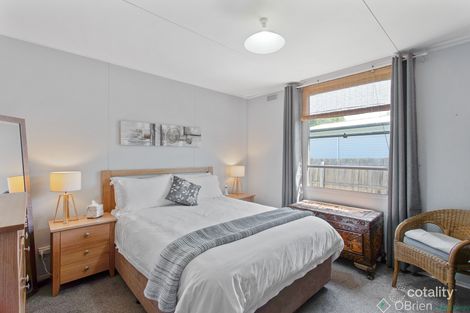 Property photo of 1 Grayden Court Smiths Beach VIC 3922