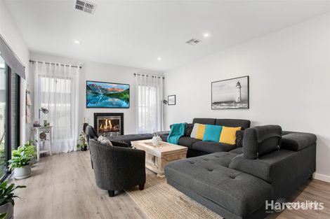 Property photo of 24 Destiny Drive Cranbourne North VIC 3977