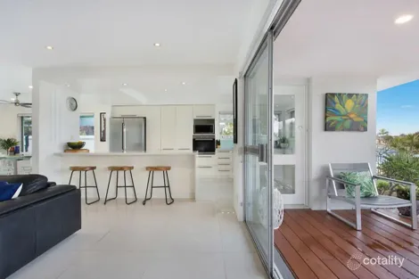 Property photo of 25 Beverley Crescent Broadbeach Waters QLD 4218