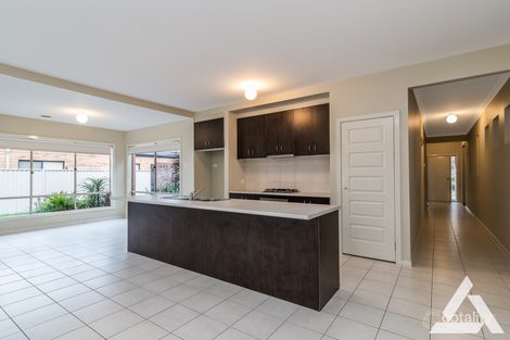 Property photo of 40 The Circuit Pakenham VIC 3810