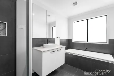 Property photo of 9 Forestmill Way Strathtulloh VIC 3338