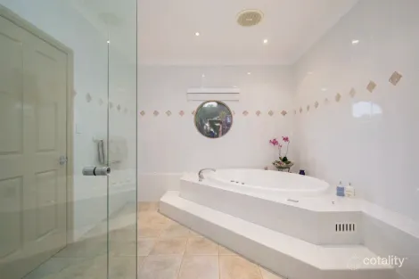 Property photo of 28 Ridgewood Crescent Eleebana NSW 2282