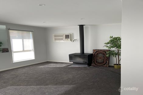 Property photo of 32 Ivan Crescent Hampton Park VIC 3976