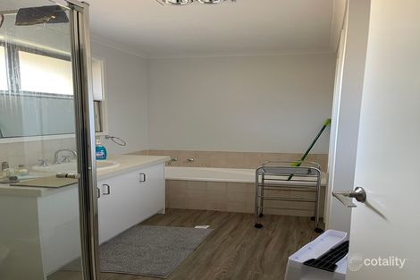 32 Ivan Cres, Hampton Park, VIC 3976