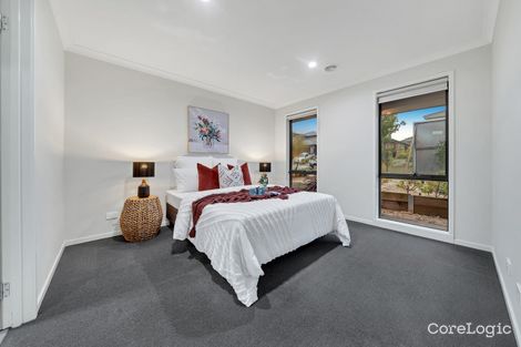 Property photo of 33 Catees Street Clyde North VIC 3978