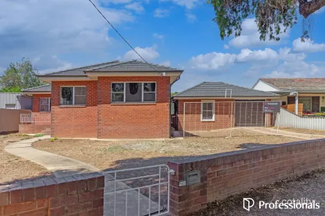 Property photo of 3 Marama Parade Mount Austin NSW 2650