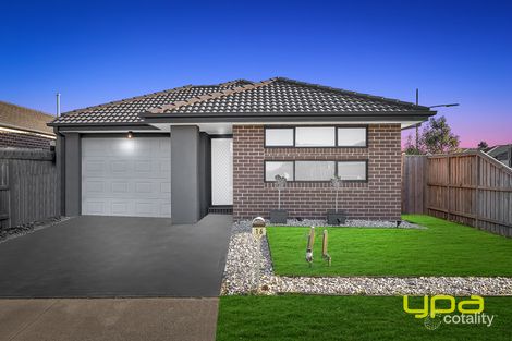 Property photo of 16 Weebill Way Pakenham VIC 3810