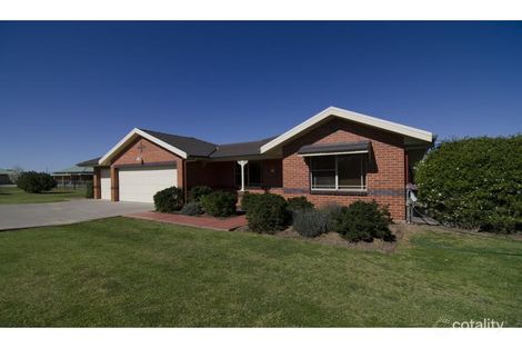 Property photo of 36 Leconfield Drive Bombira NSW 2850