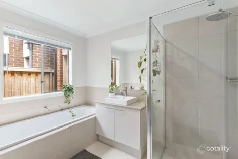 Property photo of 40 Grevillea Drive Mount Duneed VIC 3217