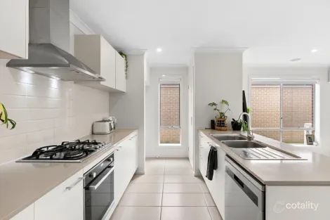 Property photo of 40 Grevillea Drive Mount Duneed VIC 3217