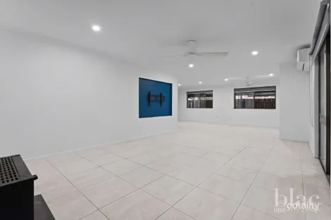 Property photo of 24 Thomas Street Flinders View QLD 4305