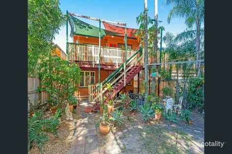 14 LILLA ST, WOODY POINT, QLD 4019