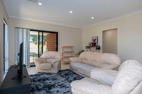 Property photo of 45B Amanda Drive Camillo WA 6111