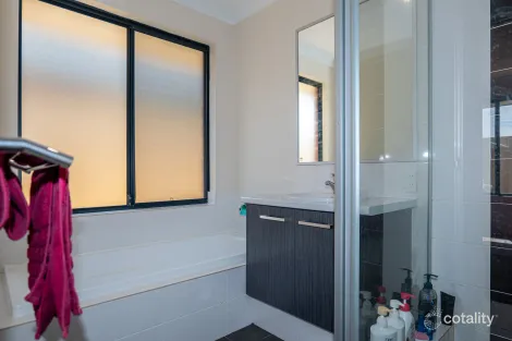Property photo of 45B Amanda Drive Camillo WA 6111