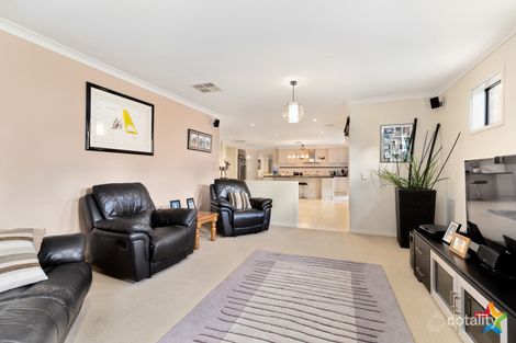 Property photo of 18 Blue Bonnet Way Wodonga VIC 3690