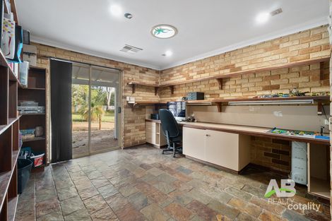 Property photo of 18 Louise Place Gnangara WA 6077