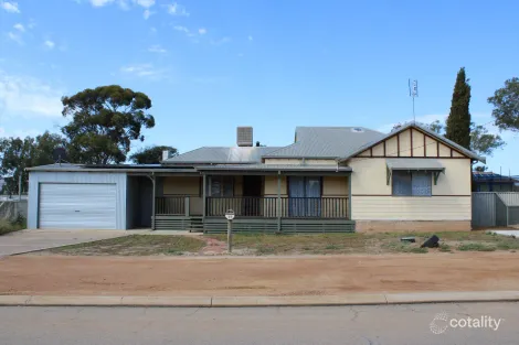 27 Woolgar Ave, Merredin, WA 6415
