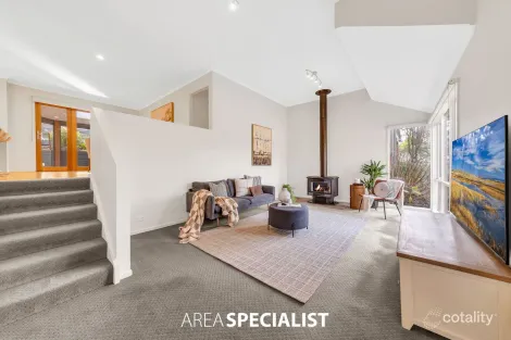 Property photo of 30 Lakeside Drive Emerald VIC 3782