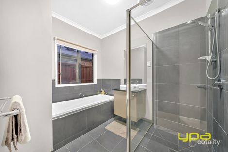 Property photo of 9 Avonbury Circuit Cranbourne West VIC 3977