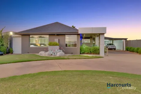 Property photo of 5 Robbs Road Werribee South VIC 3030