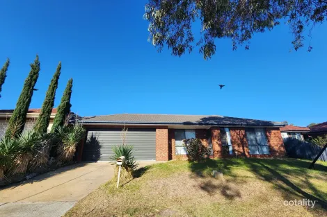Property photo of 3 Strabane Way Hampton Park VIC 3976