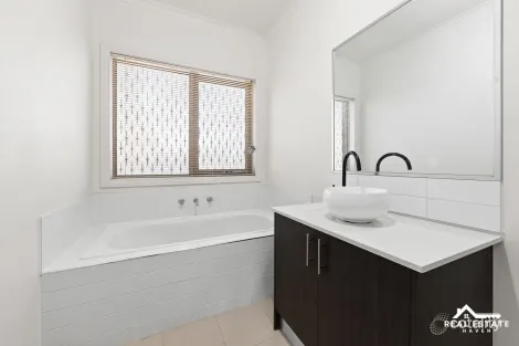 Property photo of 2/119 Fox Street St Albans VIC 3021