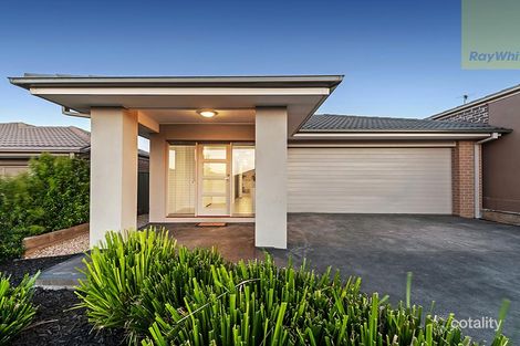 Property photo of 9 Euphoria Street Craigieburn VIC 3064