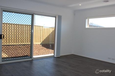 Property photo of 21 Wistow Chase Wollert VIC 3750