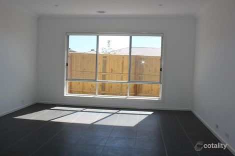 Property photo of 21 Wistow Chase Wollert VIC 3750