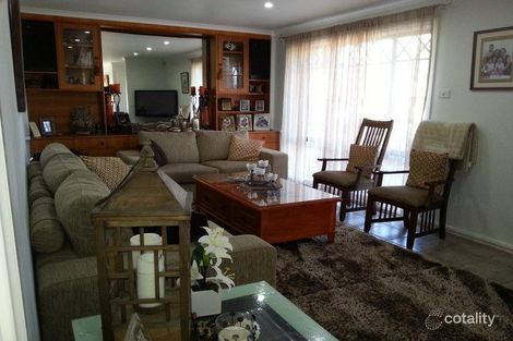 Property photo of 5 Pulford Crescent Mill Park VIC 3082