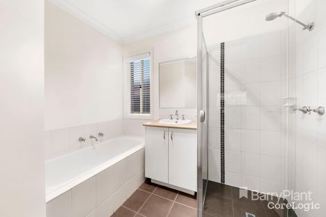 Property photo of 18 Fitzgerald Drive South Morang VIC 3752