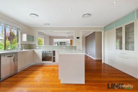 Property photo of 26 Pareena Crescent Mansfield QLD 4122