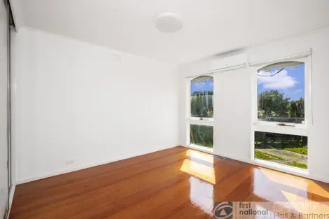 Property photo of 4 Calrossie Close Endeavour Hills VIC 3802