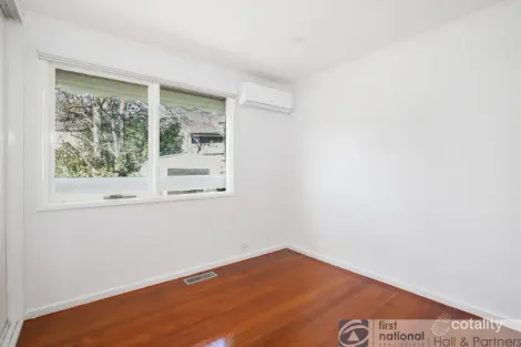 Property photo of 4 Calrossie Close Endeavour Hills VIC 3802