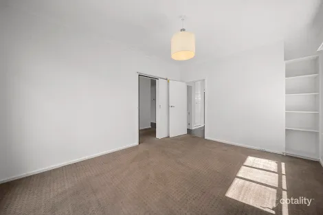 Property photo of 24 Sunnybar Parade Karabar NSW 2620